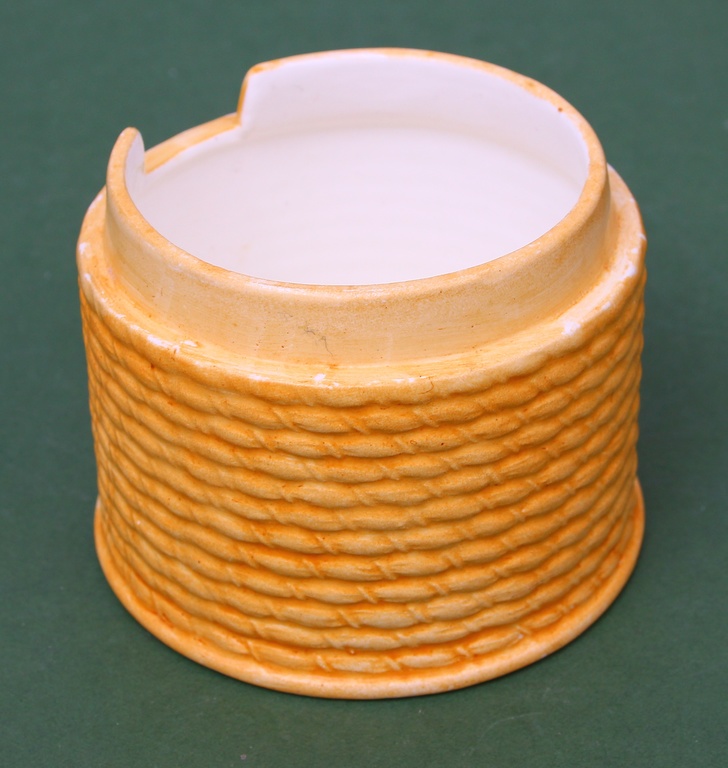 Porcelain utensil for honey