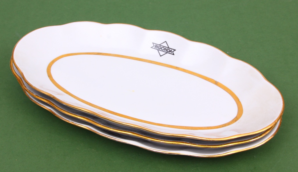 Porcelain plates with gilding (3 pcs)