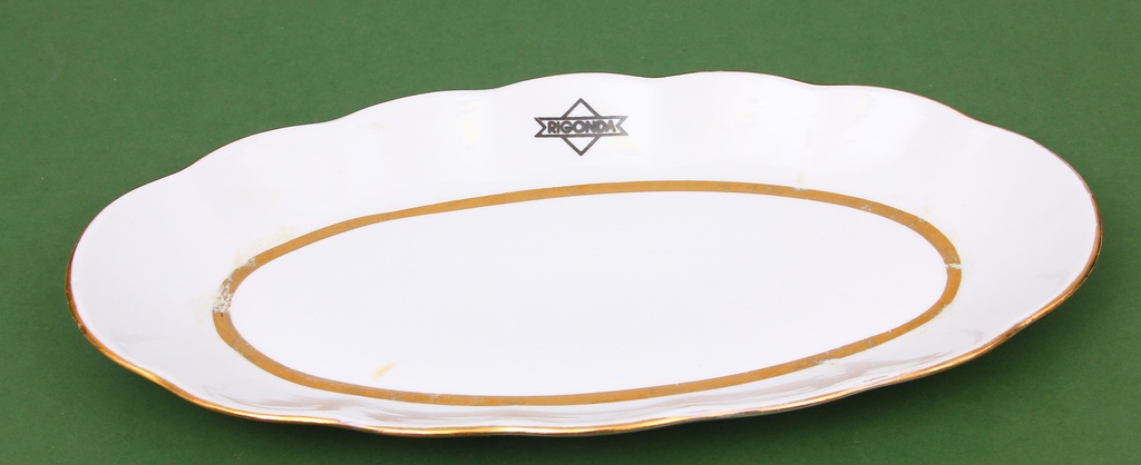Porcelain plates with gilding (3 pcs)