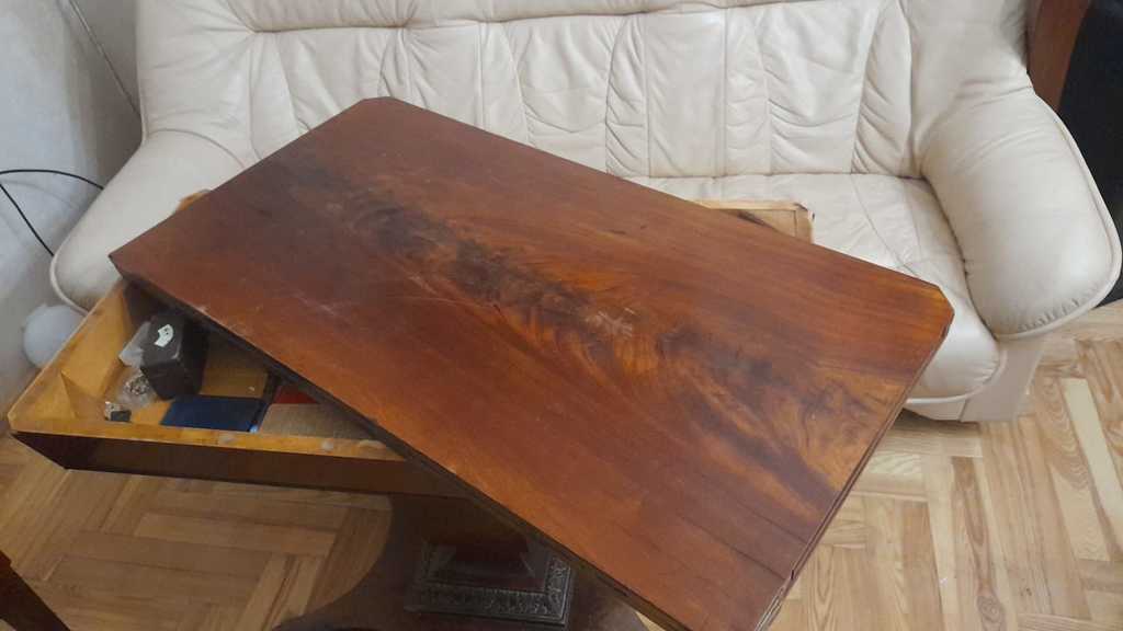 Mahogany table with openable surface