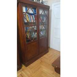 Книжный шкаф из красного дерева
