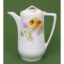 Porcelain jug with lid 