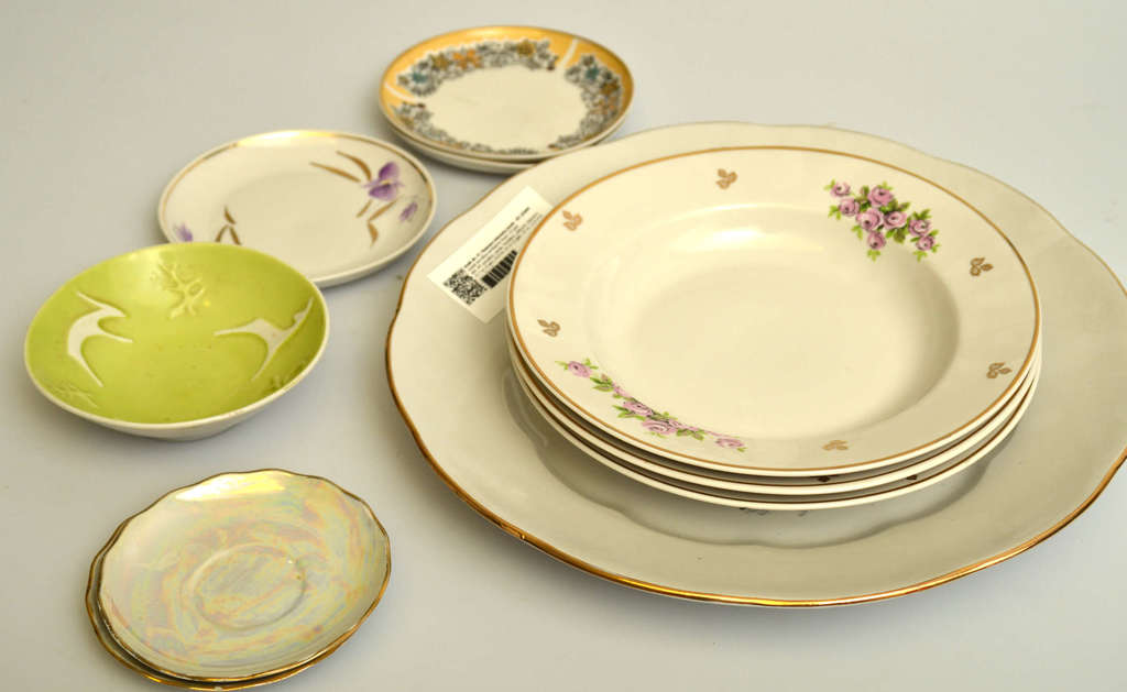 Various porcelain serving dishes (10 pcs)