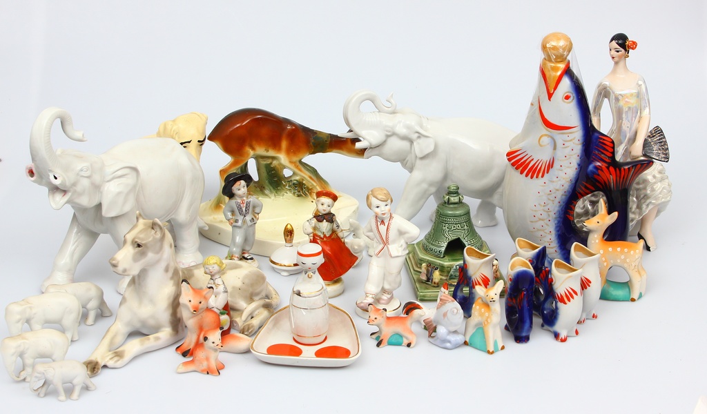 Porcelain set (32 items)