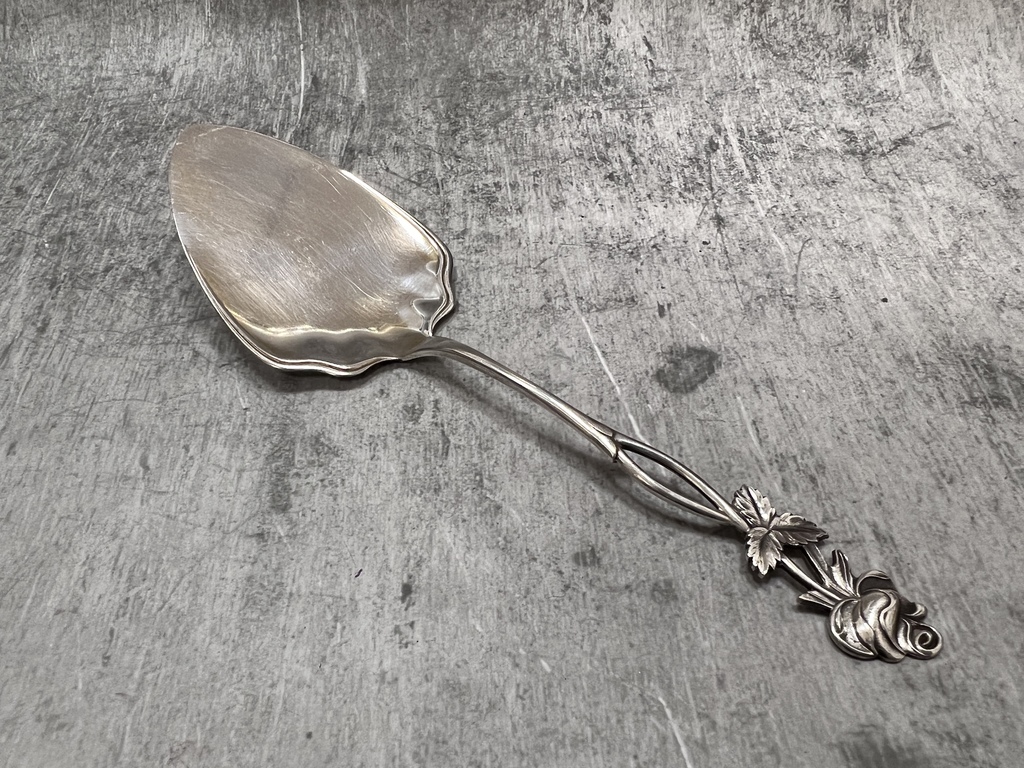 Silver cake spatula
