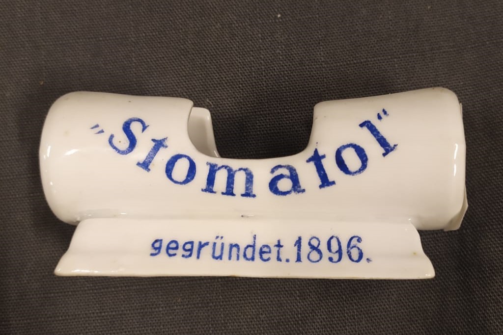 ''Stomatol'' vizītkaršu turētajs