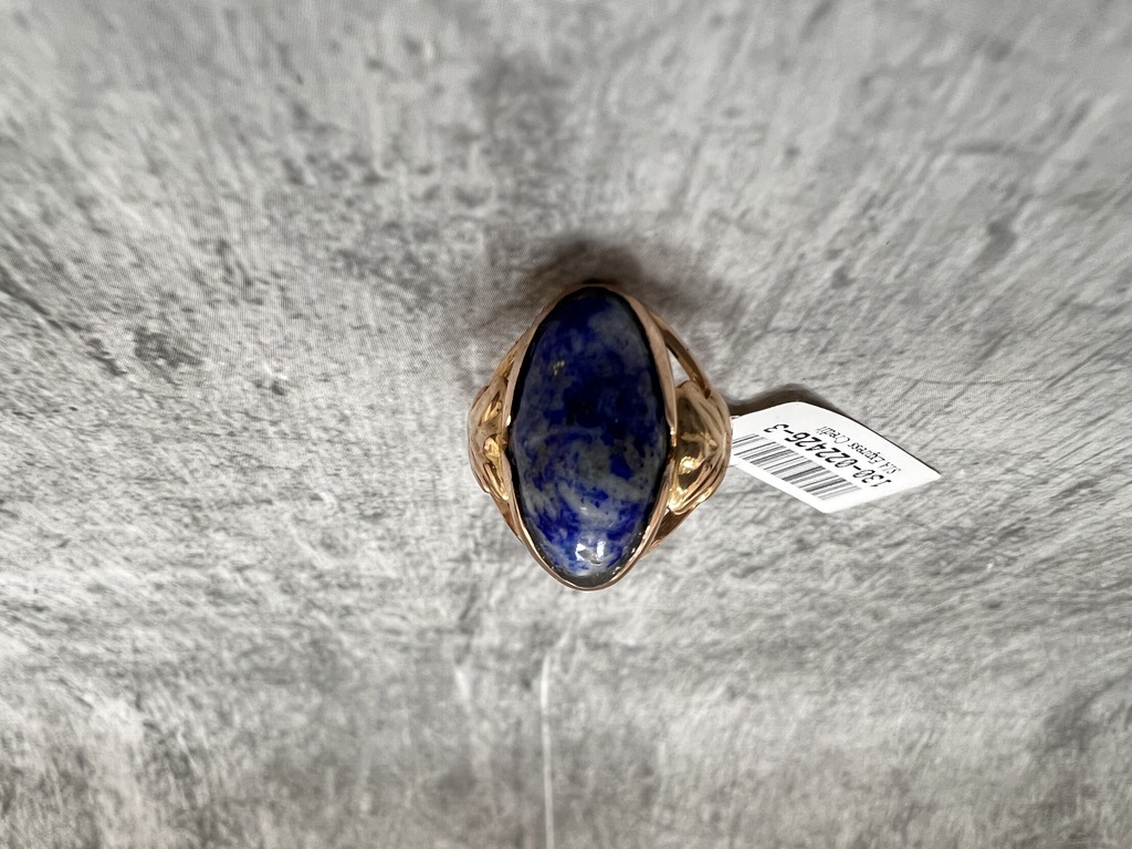 Gold ring with lazurite