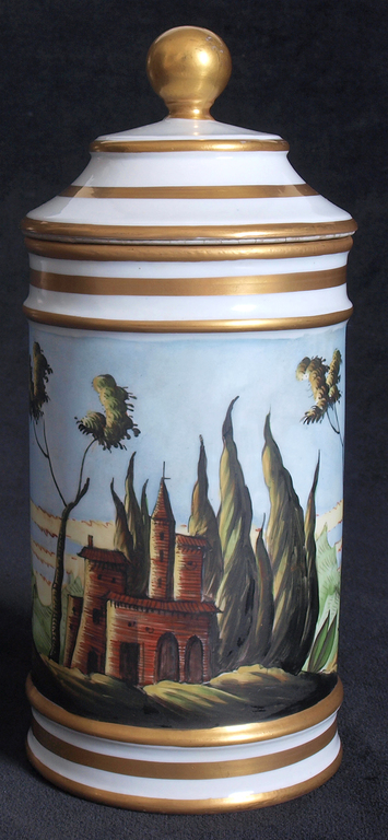 Decorative porcelain utensil with lid
