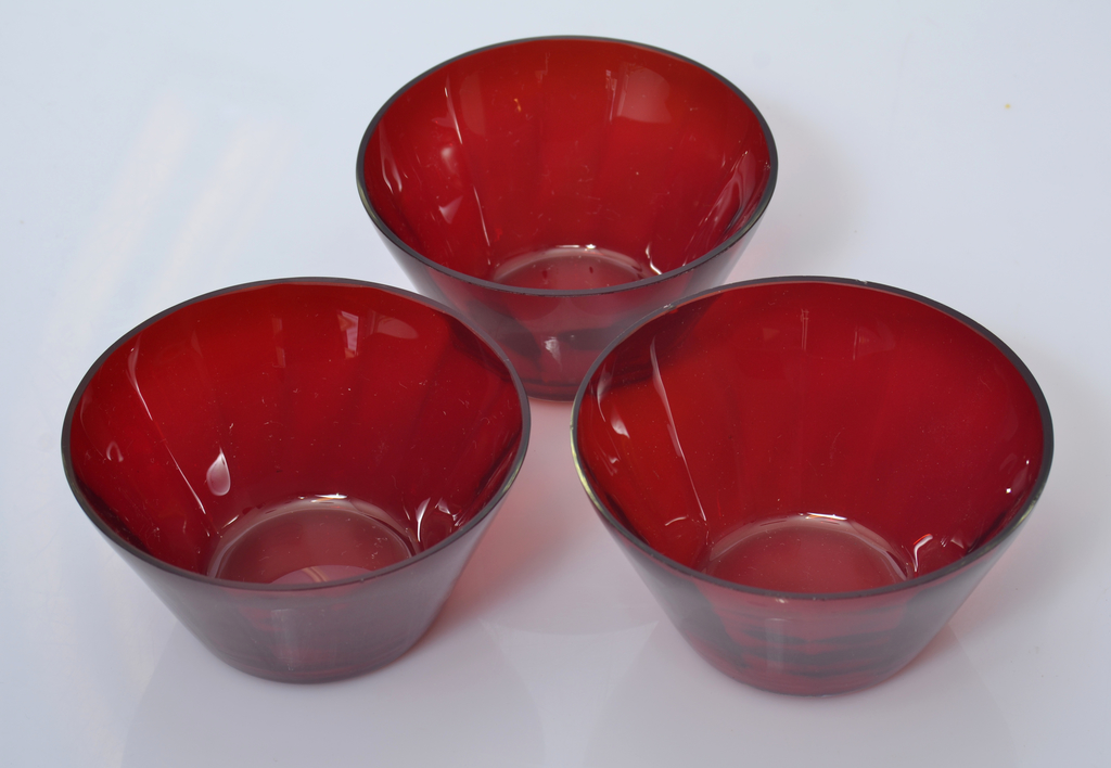 Set of decorative serving bowls