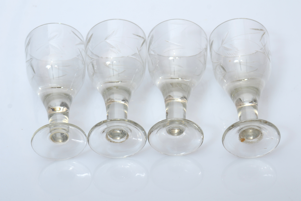Set of liqueur glasses