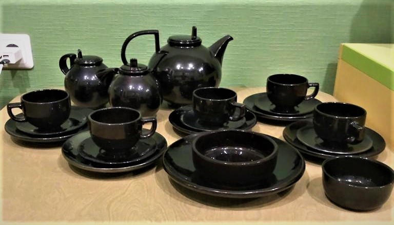 Tea set, handicraft 20s.