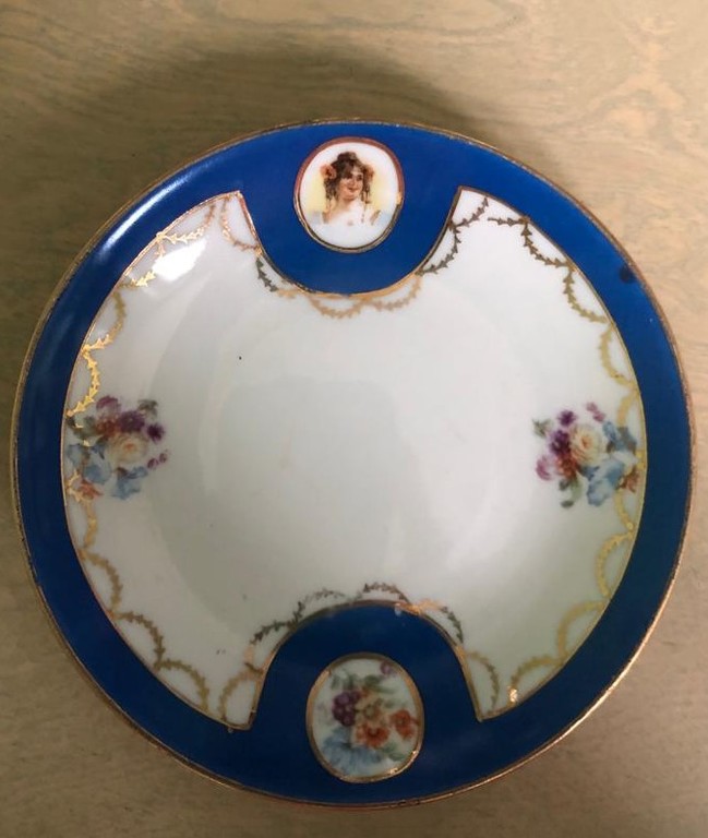 Porcelain dessert plate, Russia