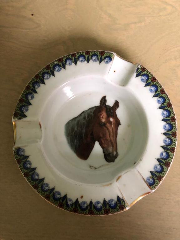 Porcelāna pelnu trauks Zirgs, Krievija 