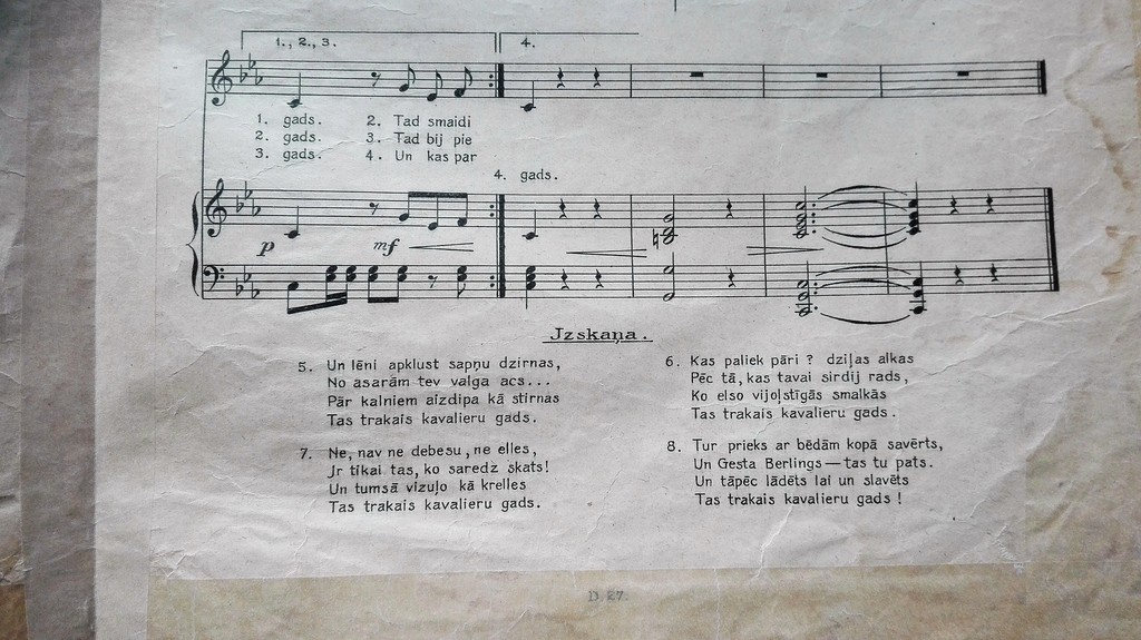 Nošu lapa ar dziesmas tekstu no izrādes 