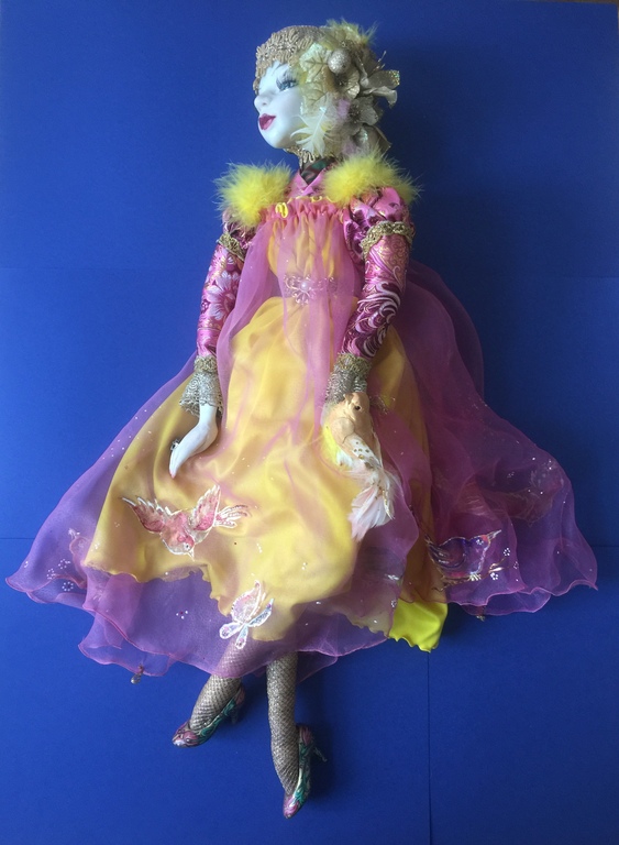 Doll bird of Paradise. Doll 30 years.Well - known Latvian broker-Lyudmila Chudnovska.One can use animal puppet work in Latvia.Her works are in museums.Doll designer collection, from Цернита.Height 73 cm can be located in the supine and sitting position.