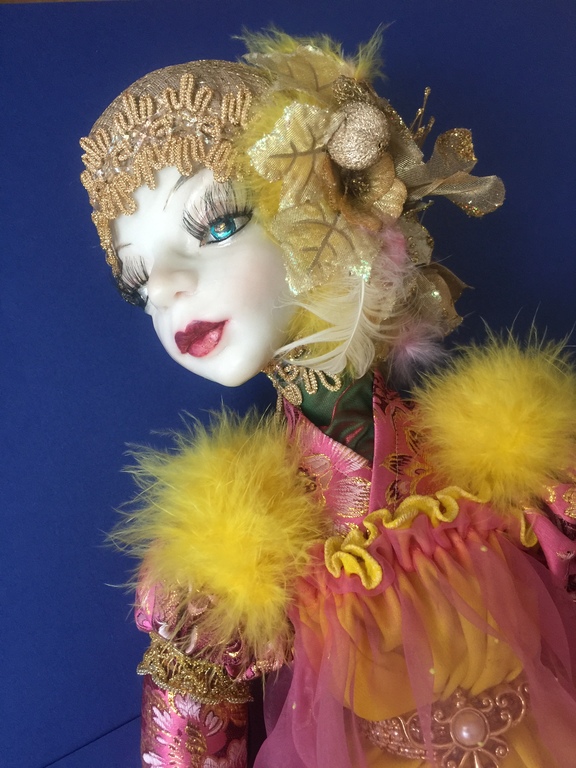 Doll bird of Paradise. Doll 30 years.Well - known Latvian broker-Lyudmila Chudnovska.One can use animal puppet work in Latvia.Her works are in museums.Doll designer collection, from Цернита.Height 73 cm can be located in the supine and sitting position.