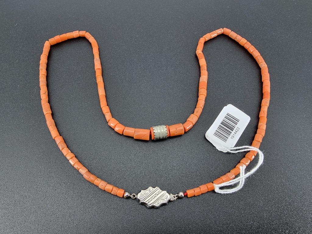 Natural coral necklace 