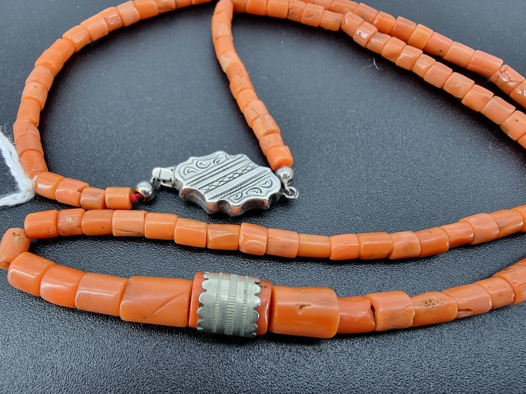 Natural coral necklace 