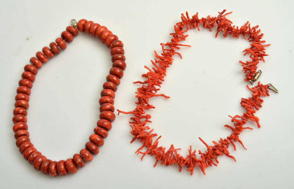 Coral oil beads 2 pcs.