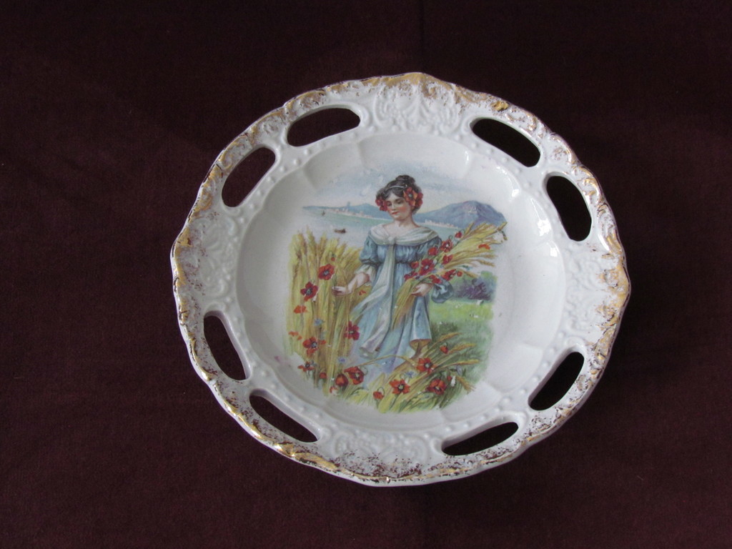 apgleznots porcelāna šķīvis 