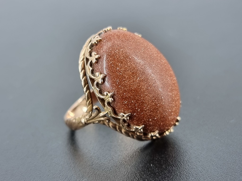 Large gold ring with aventurine 