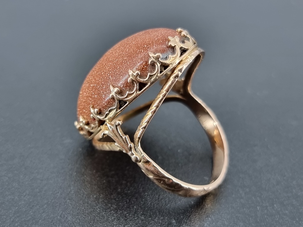 Large gold ring with aventurine 