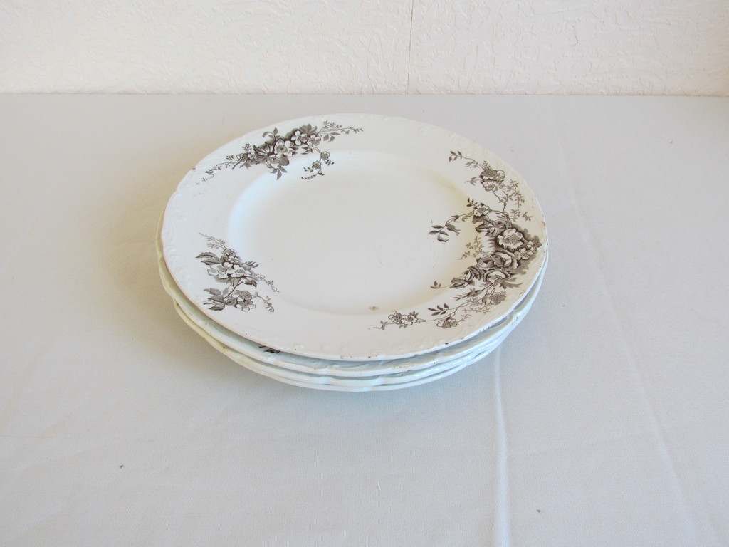 Kuznetsov porcelain factory earthenware plates