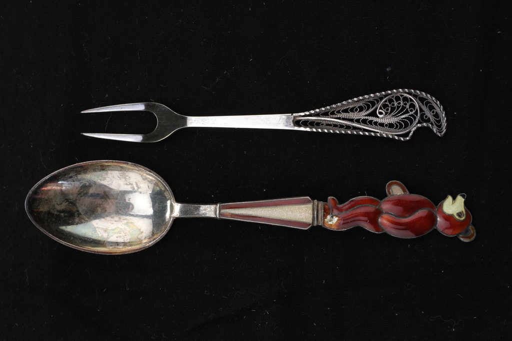 spoon with bear and fork with decor