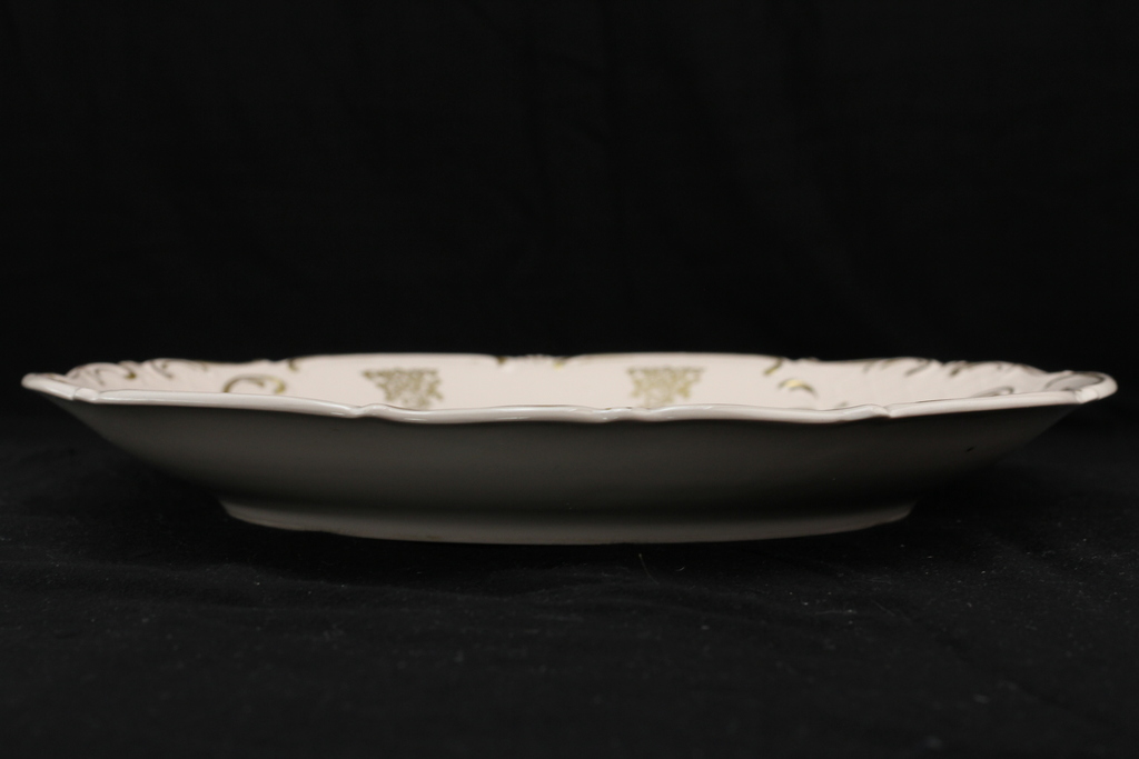 Irregularly shaped porcelain plate