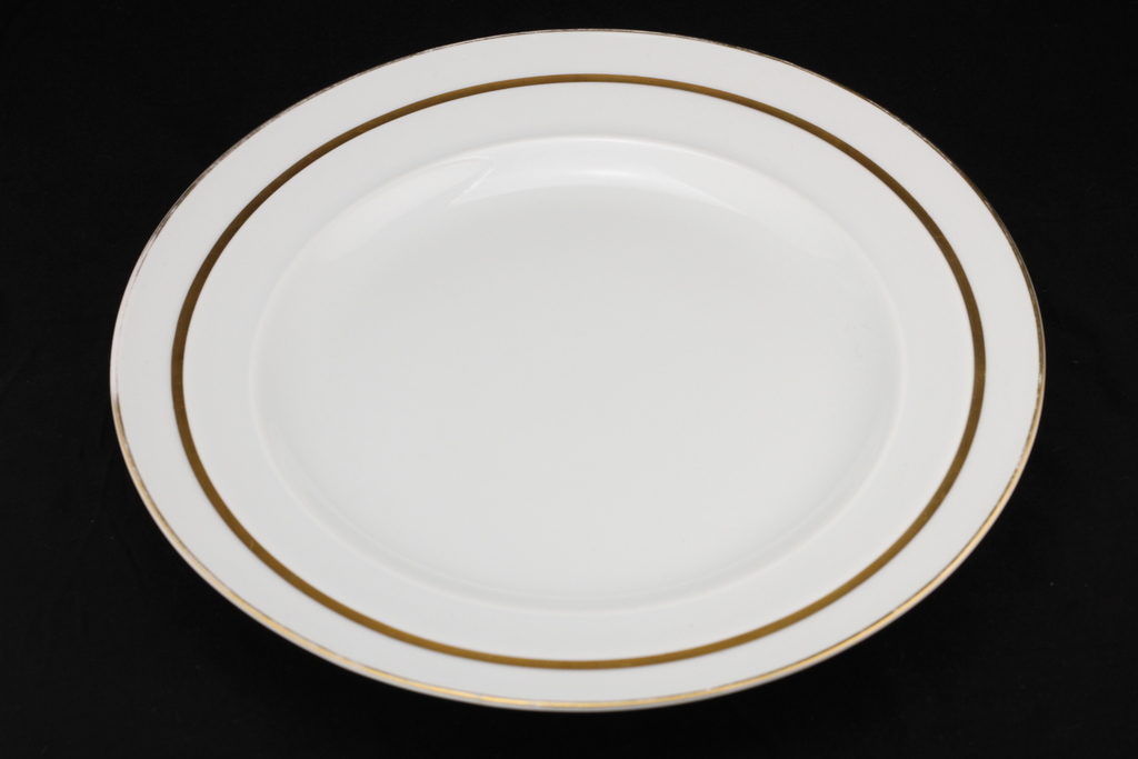 Kuznetsov serving plate