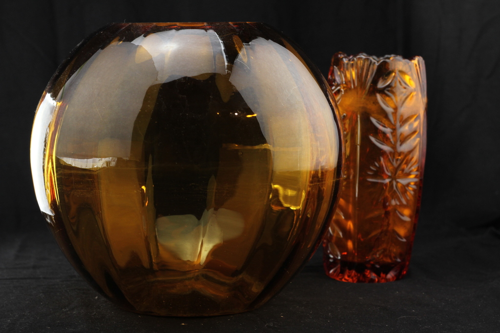 2 yellow-orange glass / crystal vases
