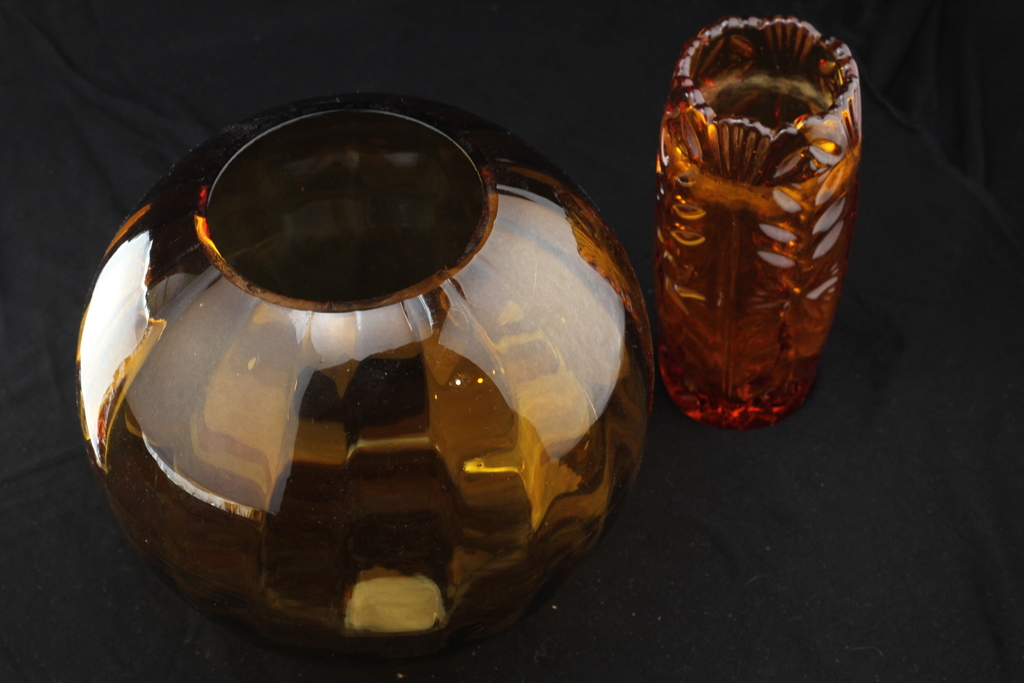 2 yellow-orange glass / crystal vases