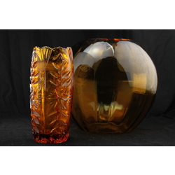 2 желто-оранжевые стеклянные/хрустальные вазы