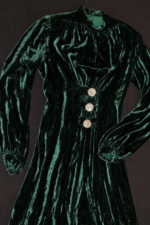 Covering the velvet dress in dark green