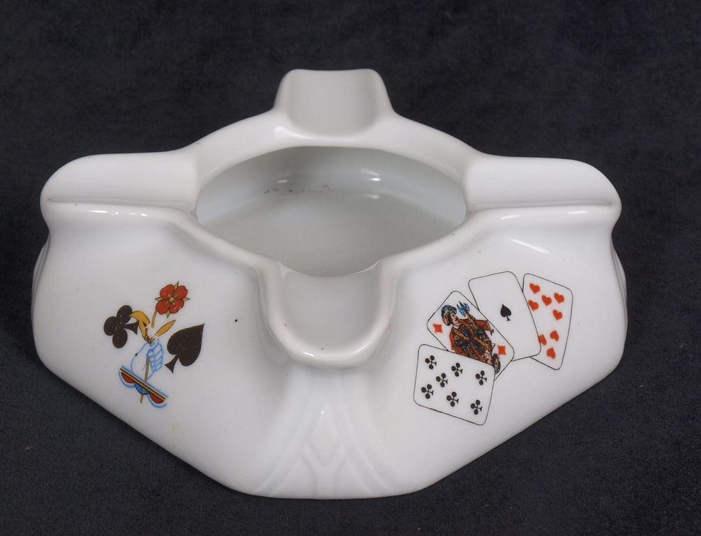 Porcelain ashtray ''Playing cards''