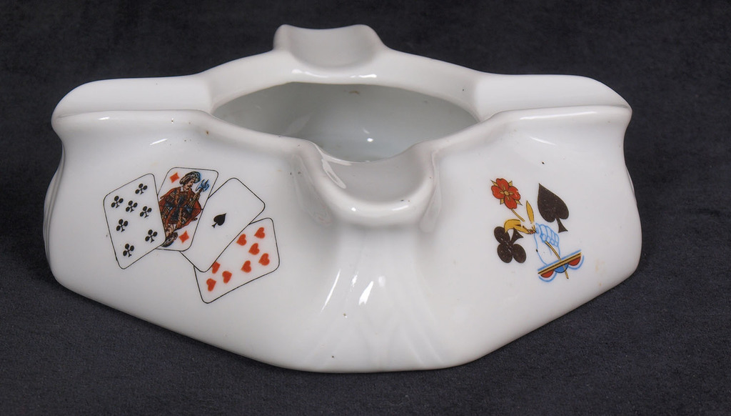 Porcelain ashtray ''Playing cards''