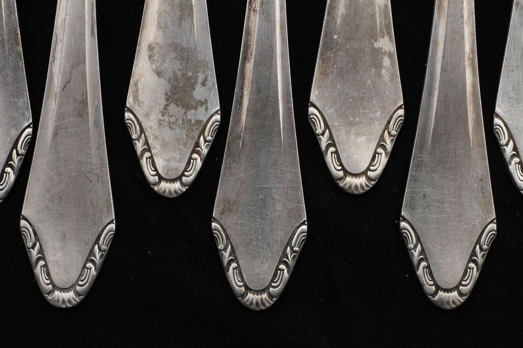 Посеребренный набор ножей и вилок на 9 персон