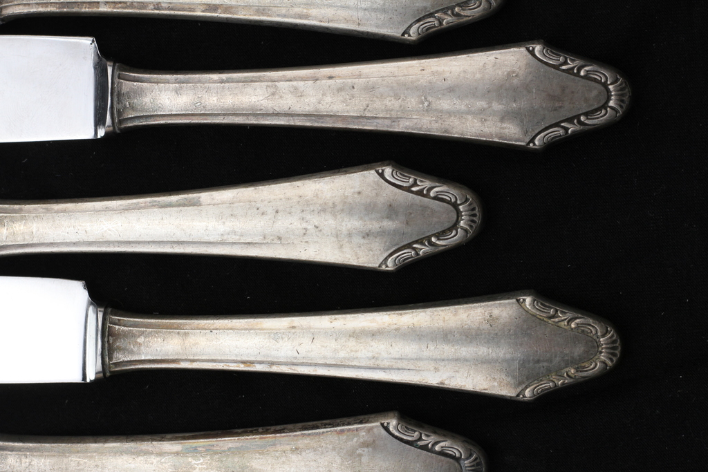 Silver-plated set of knives and forks for 9 people