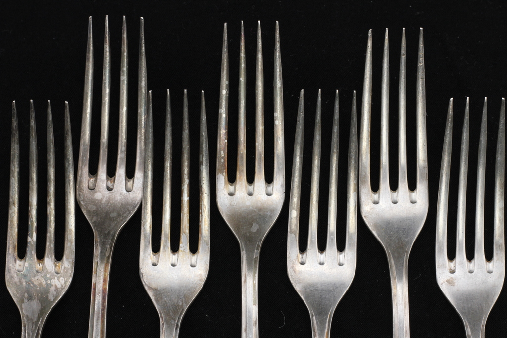 Silver-plated set of knives and forks for 9 people