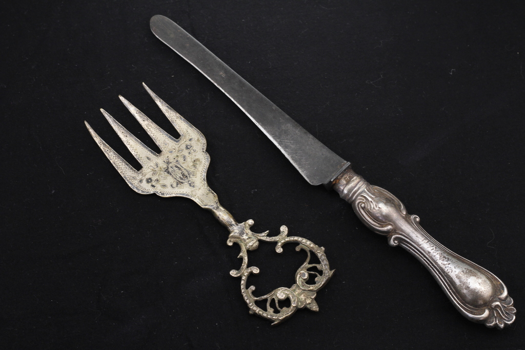 Нож и вилка 19 века для рыбы