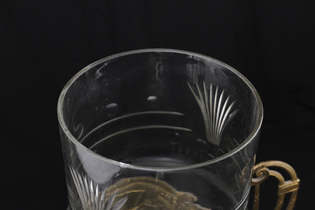 Art Nouveau cup with lid