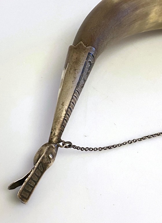 Костяной рог изобилия с серебряной отделкой