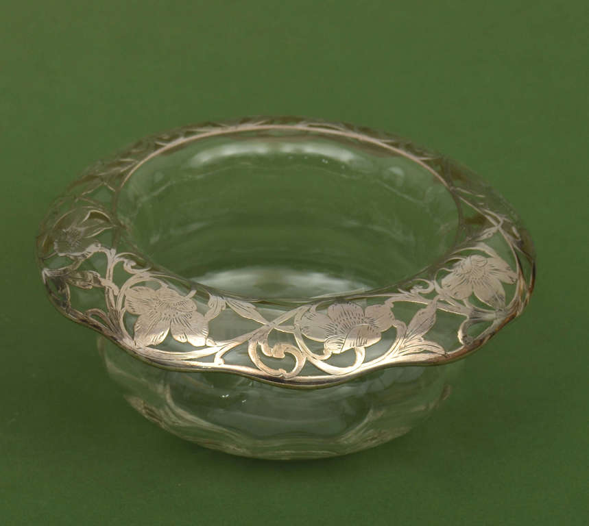 Стеклянная чаша с серебристым покрытием