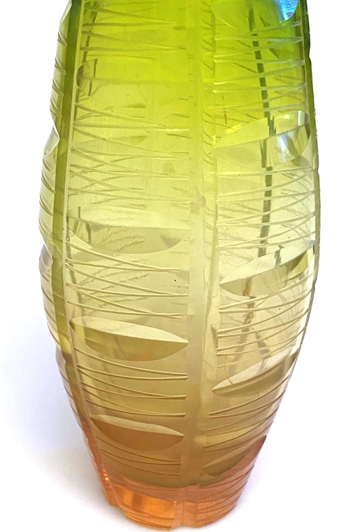 Krāsaina stikla vazīte