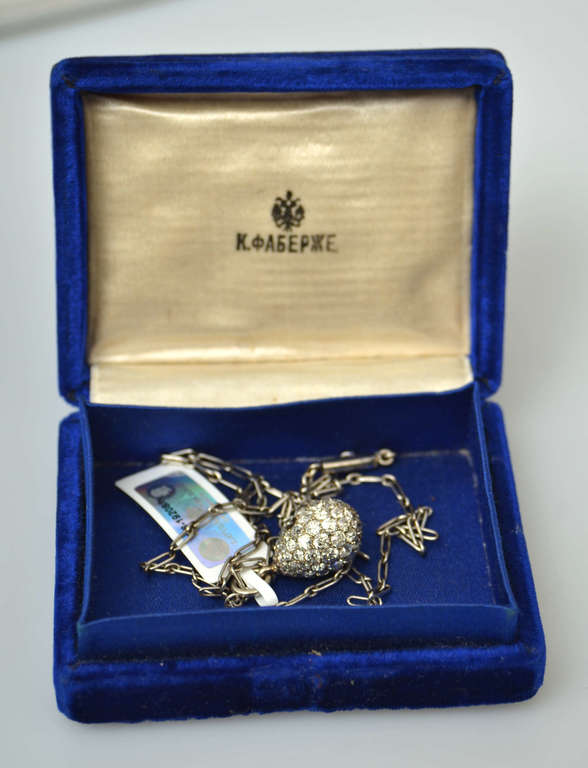 Carl Faberge egg / pendant with 104 diamonds and platinum chain