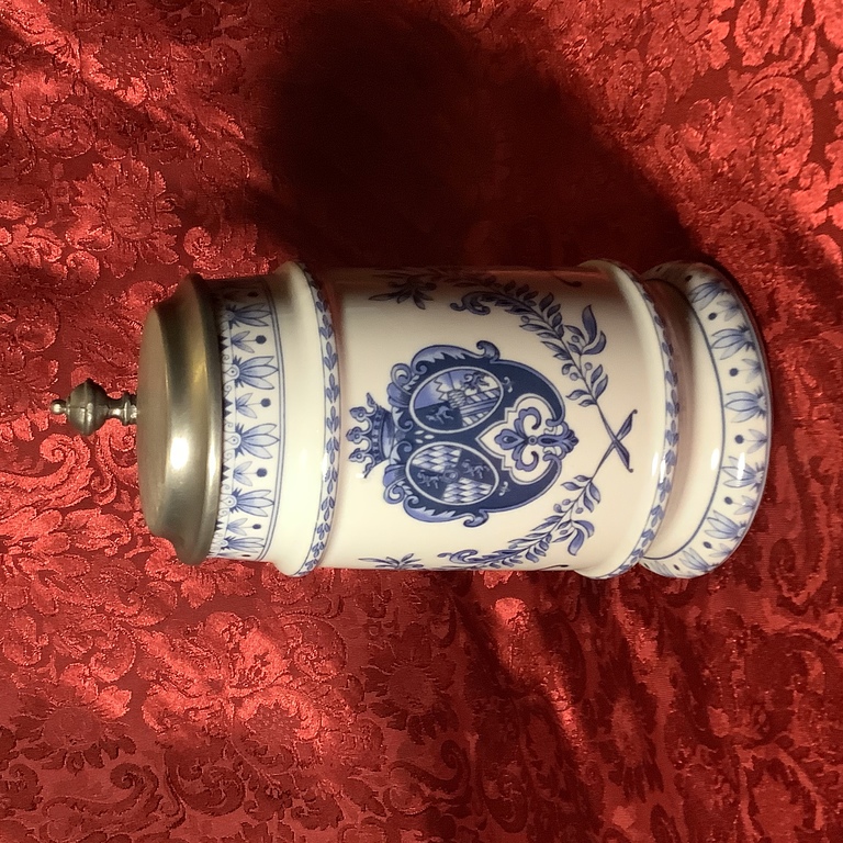 Beer mug KUHR, hand-painted with cobalt. Coat of arms. Zinc lid.