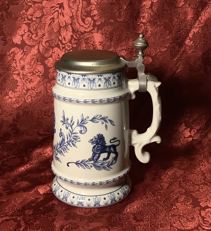 Beer mug KUHR, hand-painted with cobalt. Coat of arms. Zinc lid.