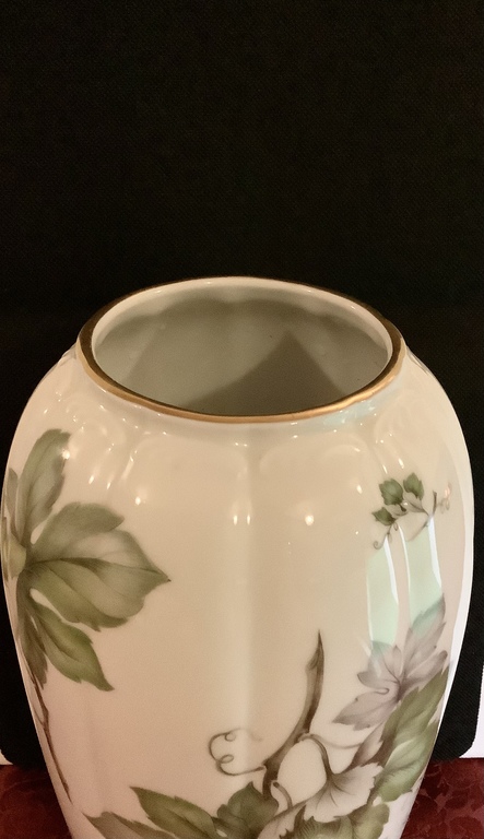 Vase Royal KPM Bawaria hand painted in excellent condition. Ivy leaves. Art Deco style.