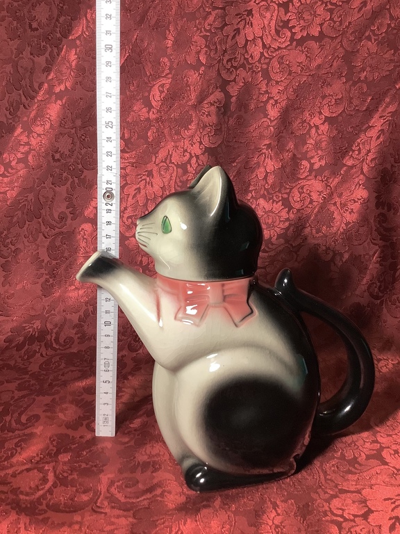 Milk jug CAT . Old Germany.Kortendorf.Early 20th century.Hand-painted.Excellent preservation.