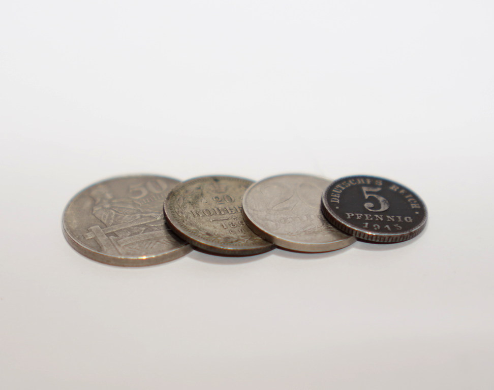 4 разные монеты